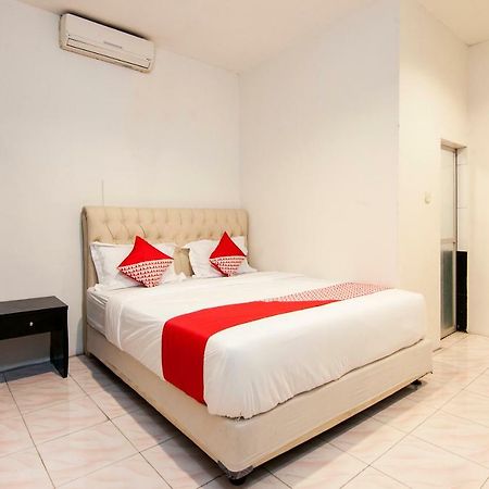 Oyo 529 Hotel Paninda Medan Exterior foto