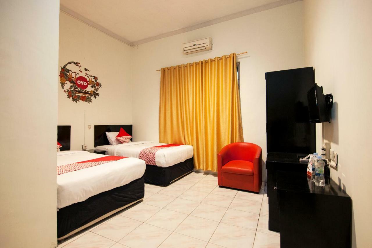 Oyo 529 Hotel Paninda Medan Exterior foto