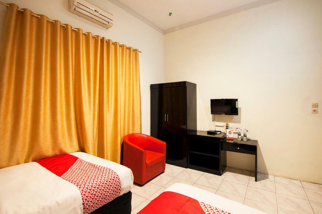 Oyo 529 Hotel Paninda Medan Exterior foto